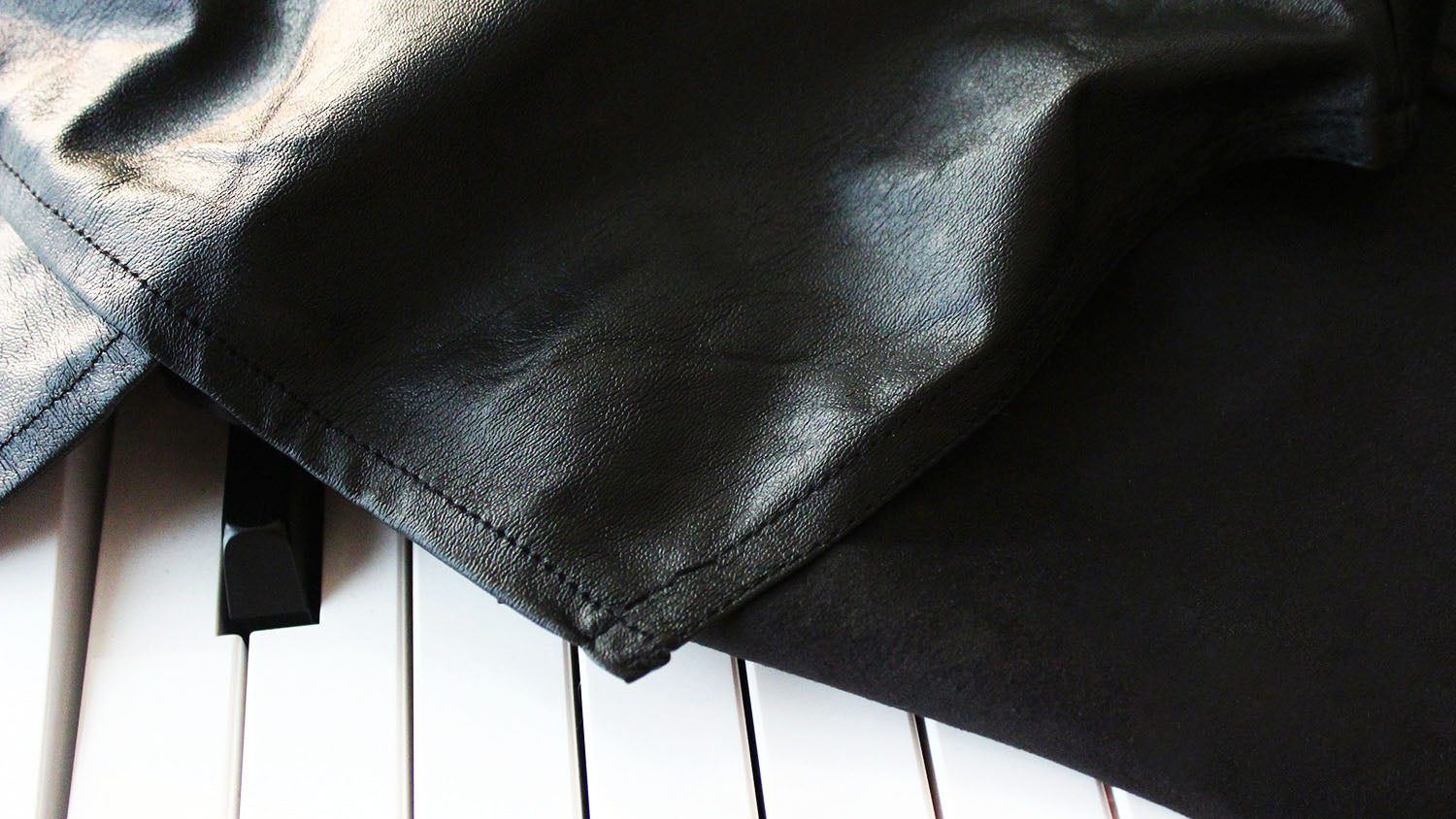 Digital piano cover in black leatherette
