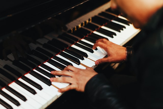 How to Play the Piano for Beginners